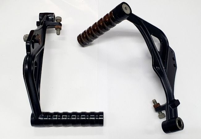 BRAKE & THROTTLE PEDALS GENUINE ARROW S/HAND